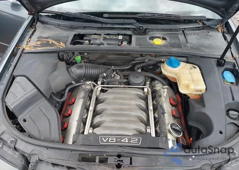 2004 Audi S4 4.2 z USA, uszkodzony, nr VIN WAUPL58E14A272475